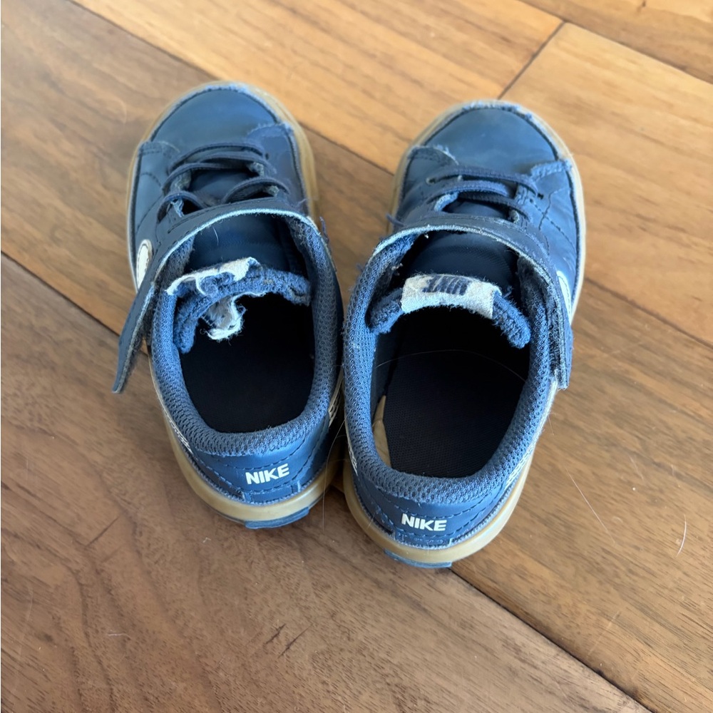 Nike Kids Navy Velcro Sneakers